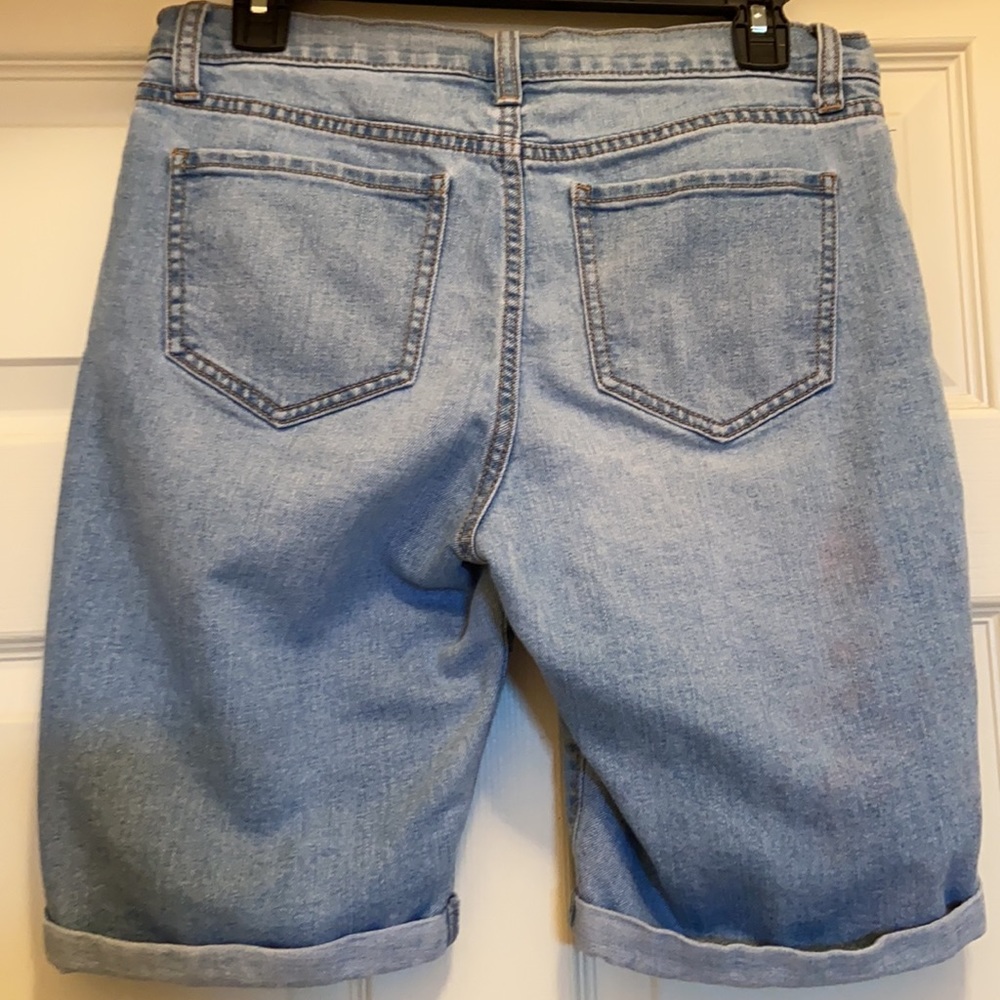 Shorts - Picture 3 of 4